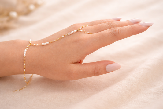 Lumière Pearl Hand Chain