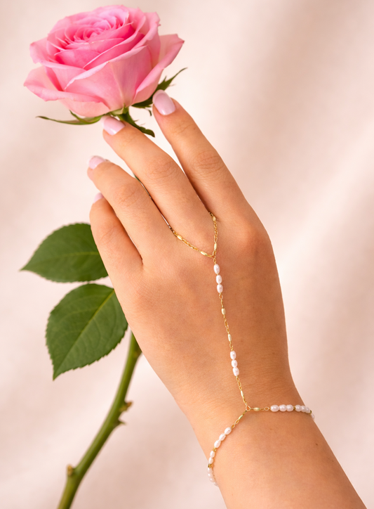 Lumière Pearl Hand Chain