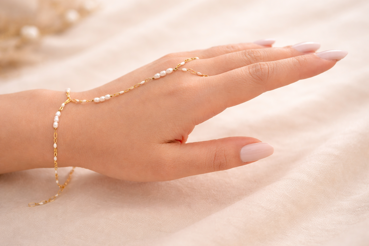 Lumière Pearl Hand Chain